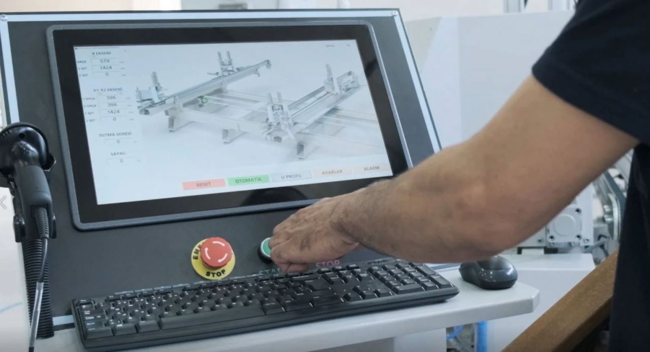 Pvc D�rt K��e Kaynak Makinas� CW400