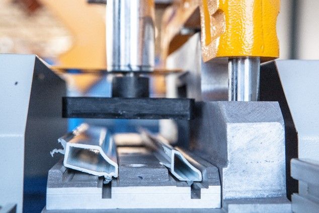 Otomatik ��ta Kesim Makinesi CKY 501