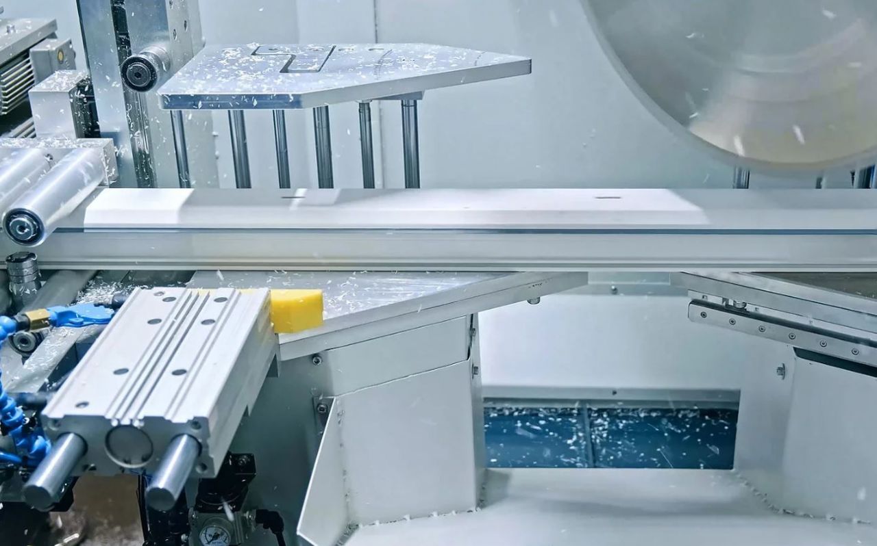 PVC Profil ��leme ve Kesim Merkezi SIRIUS D550