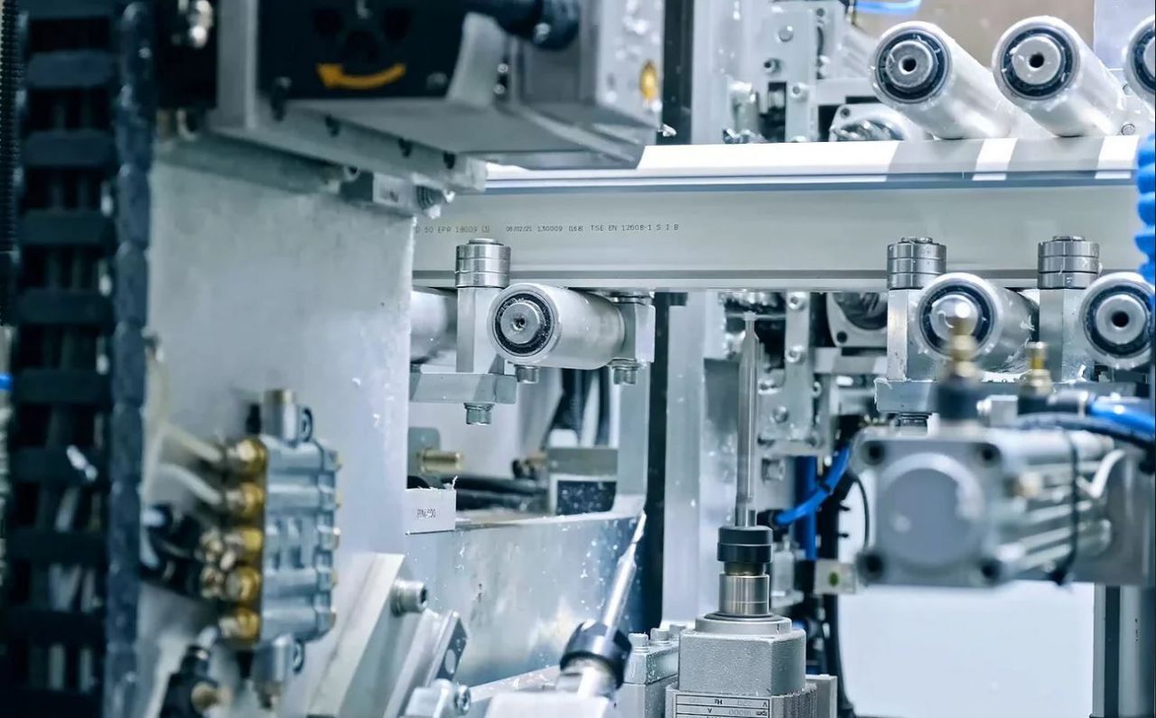 PVC Profil ��leme ve Kesim Merkezi SIRIUS D550