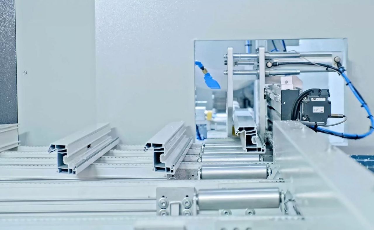 PVC Profil ��leme ve Kesim Merkezi SIRIUS D550