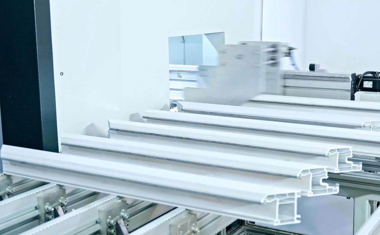 PVC Profil ��leme ve Kesim Merkezi SIRIUS D550