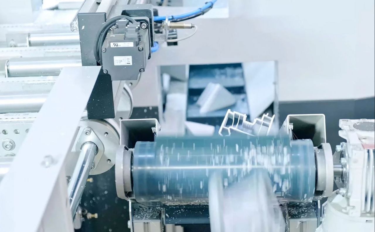 PVC Profil ��leme ve Kesim Merkezi SIRIUS D550