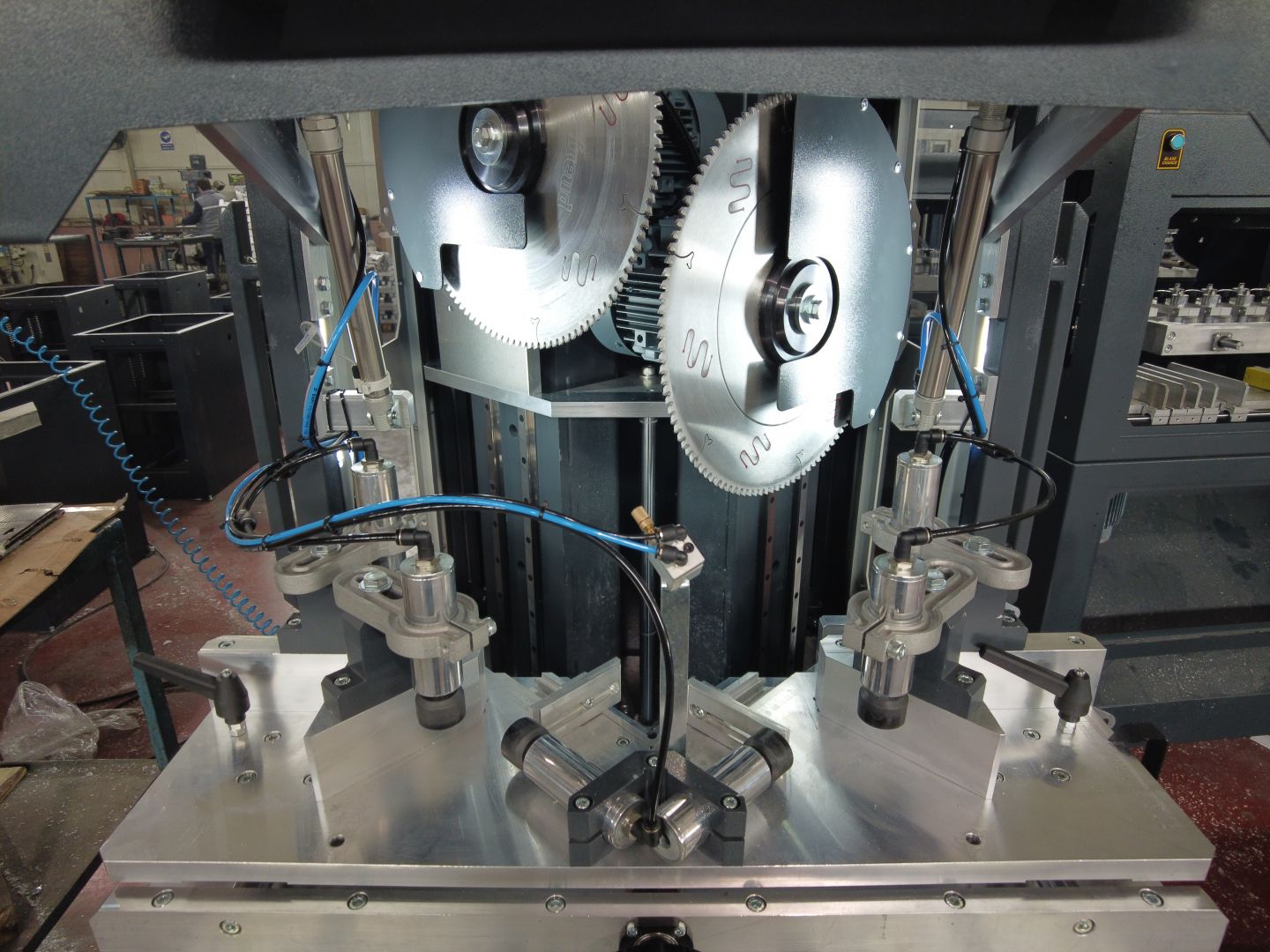 V Kesim & 90� Kertme Makinesi VCM-400